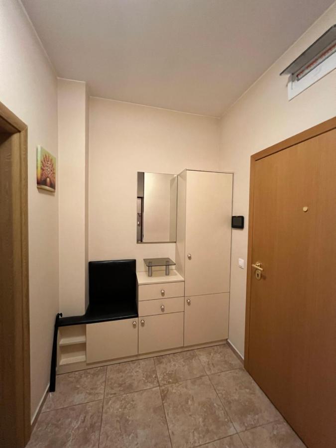 Business And Leisure Apartments In Mladost 2 With Free Garage Sofía Exterior foto